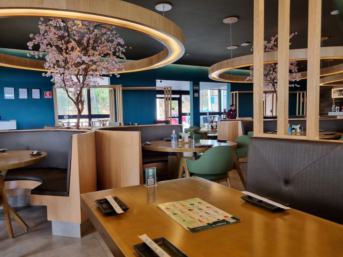 Foto do restaurante Taki Sushi mostrando o salão principal
